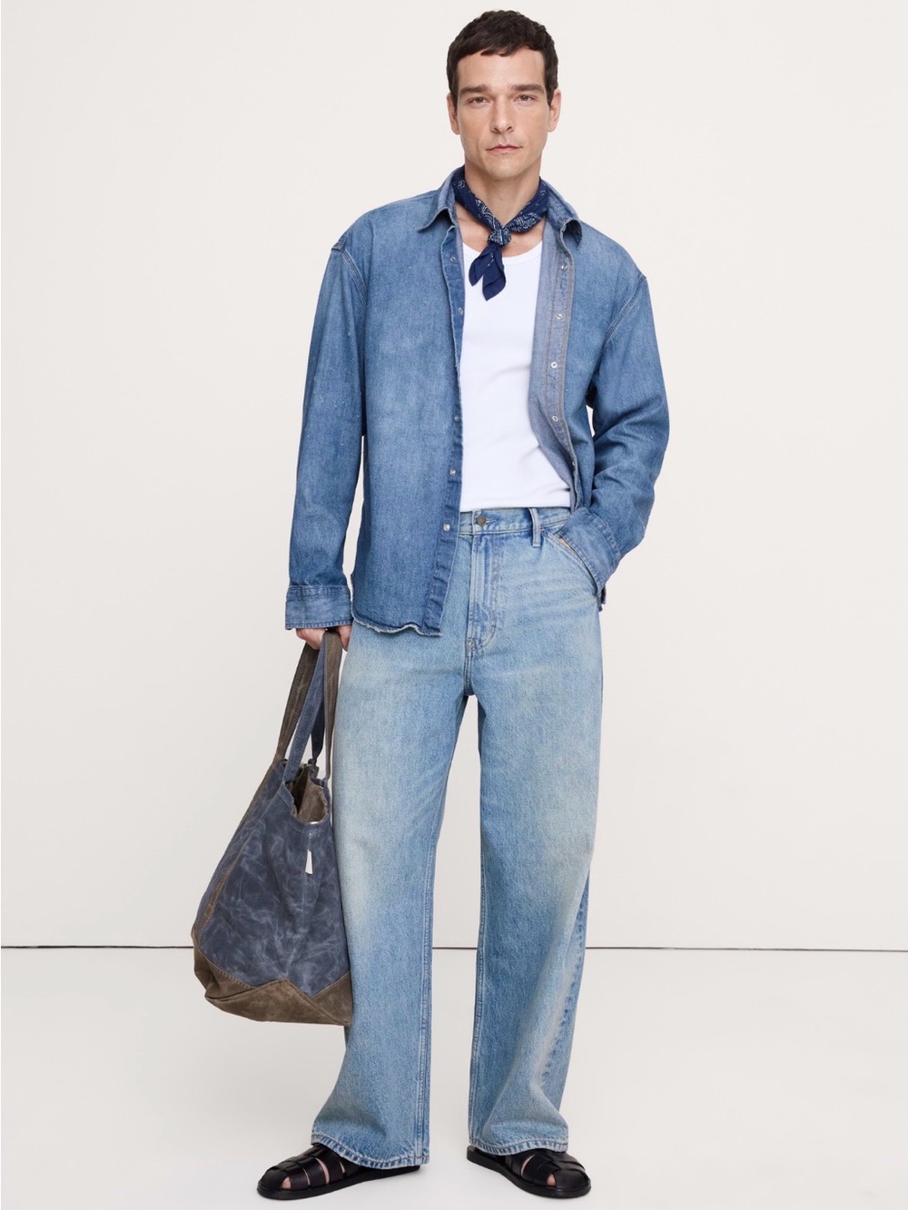 Banana Republic Relaxed Fit Denim Shirt with Snaps.  Medium Wash. Size Medium